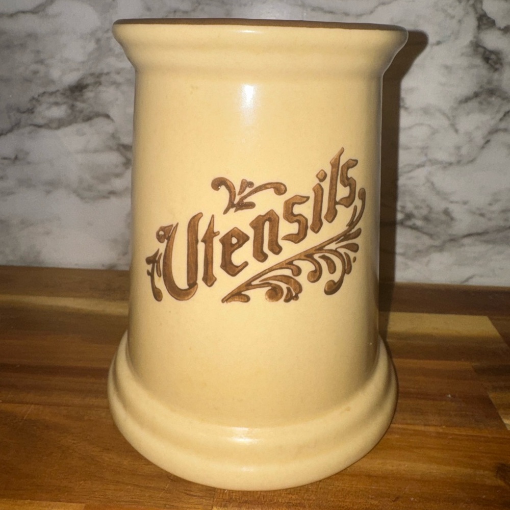 Pfaltzgraff Tan Utensil Holder